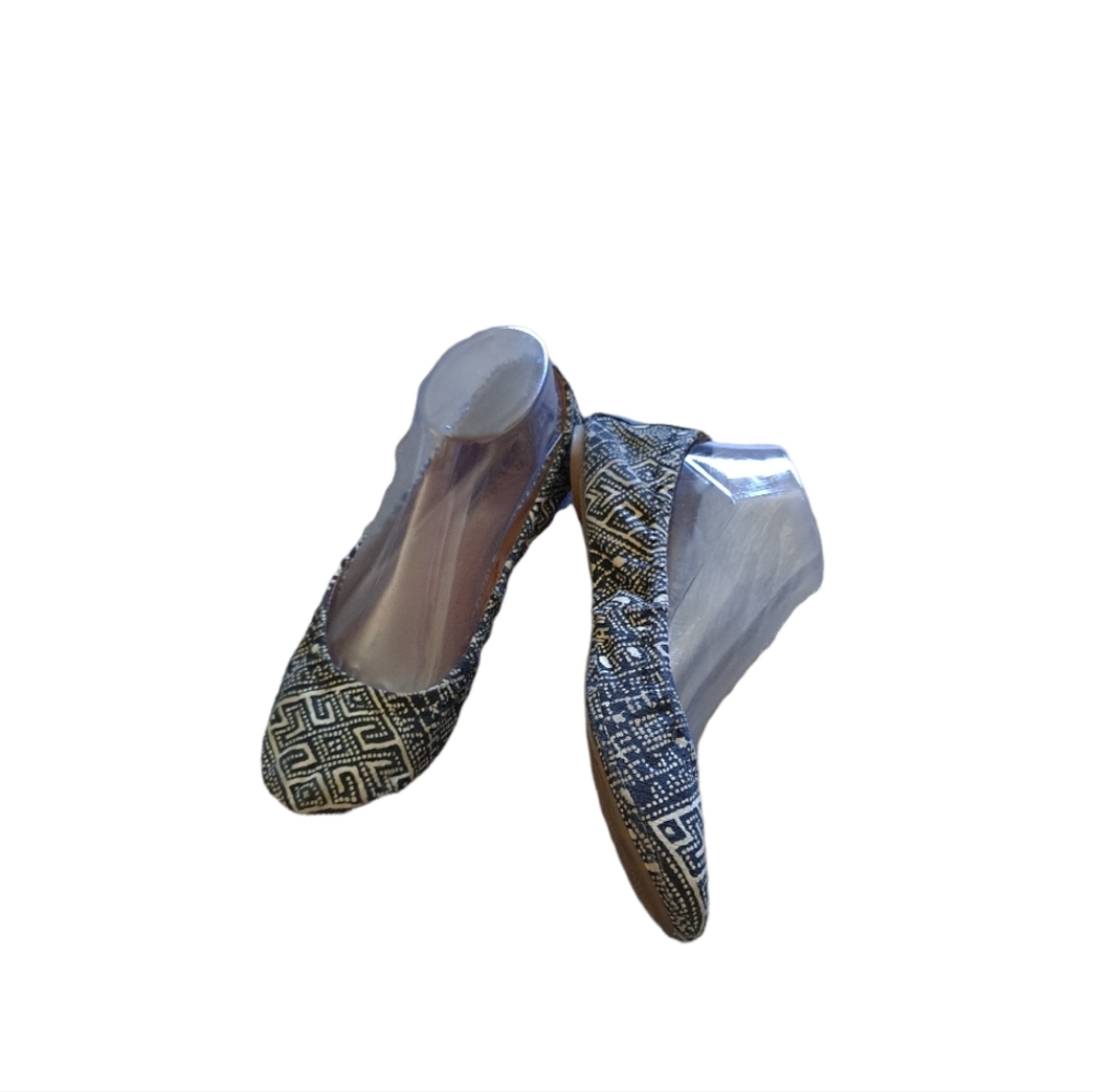 Lucky Brand black and cream flats size 7